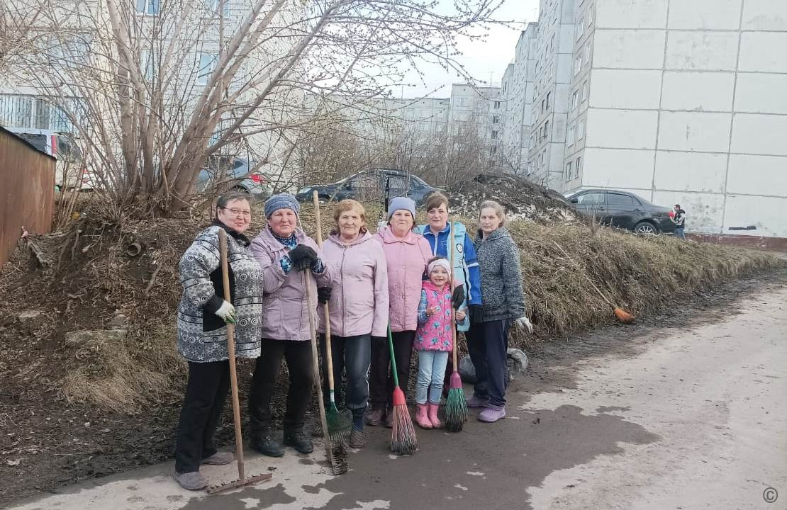 В акциях в рамках месячника санитарной очистки в Ленинском районе участвуют  студенты, школьники, жители | 23.04.2024 | Барнаул - БезФормата