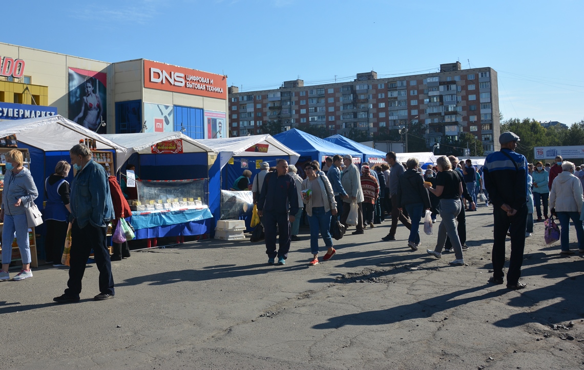 В Ленинском районе состоялась первая в осеннем сезоне продовольственная  ярмарка БАРНАУЛ :: Официальный сайт города