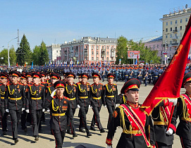 В честь Дня Победы прошло торжественное шествие войск Барнаульского гарнизона