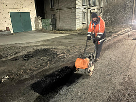 МБУ «Автодорстрой» продолжает локальный ремонт дорог