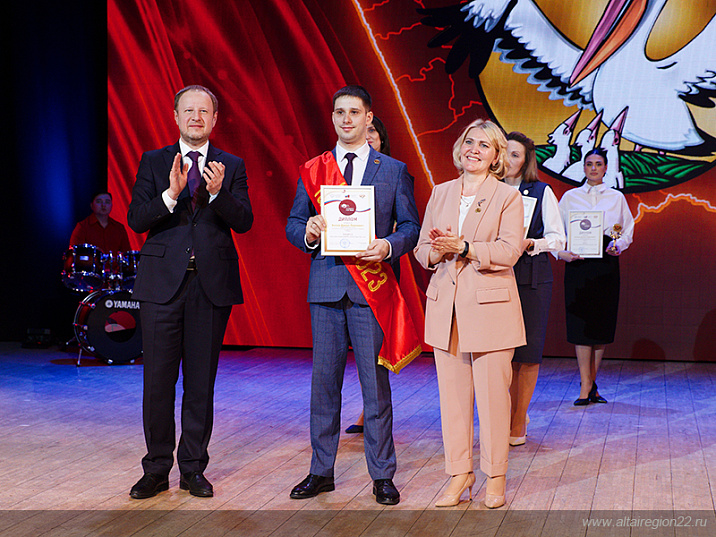 Педагоги Барнаула стали победителями конкурсов «Учитель года Алтая» и «Педагогический дебют»