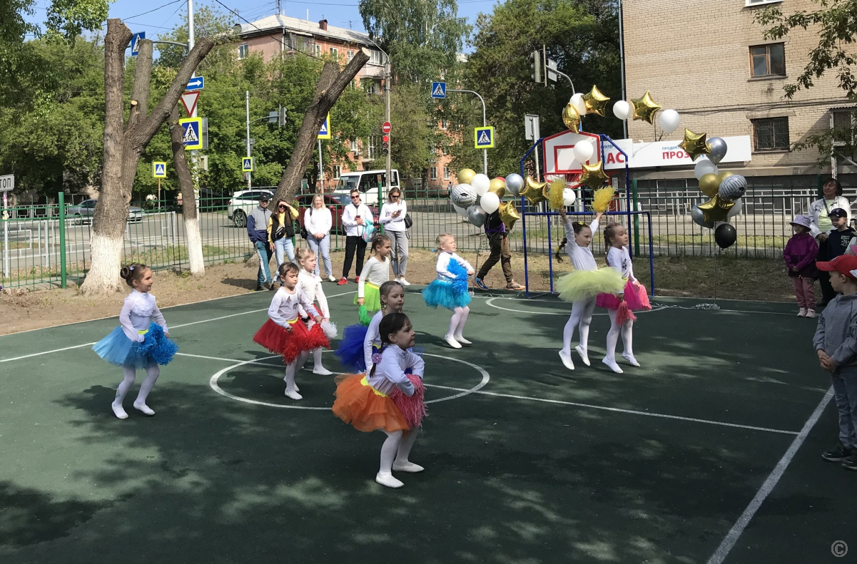 В канун Дня защиты детей состоялось открытие спортивной площадки в детском  саду №56 БАРНАУЛ :: Официальный сайт города