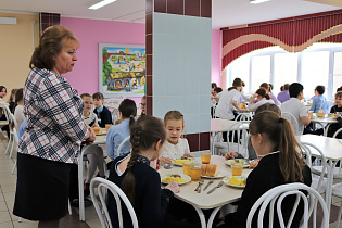 Общественный контроль проверил, как организовано питание младшеклассников в гимназии №85 Барнаула