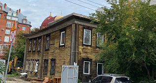 В Барнауле сносят аварийный дом по улице Пролетарской, 78