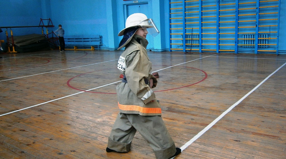 Движение юный пожарный. Дружина юных пожарных в школе. Юный пожарник спортивные соревнования в ДОУ. Дружина юных пожарных Барнаул. Дружина юных пожарных огнеупорные.