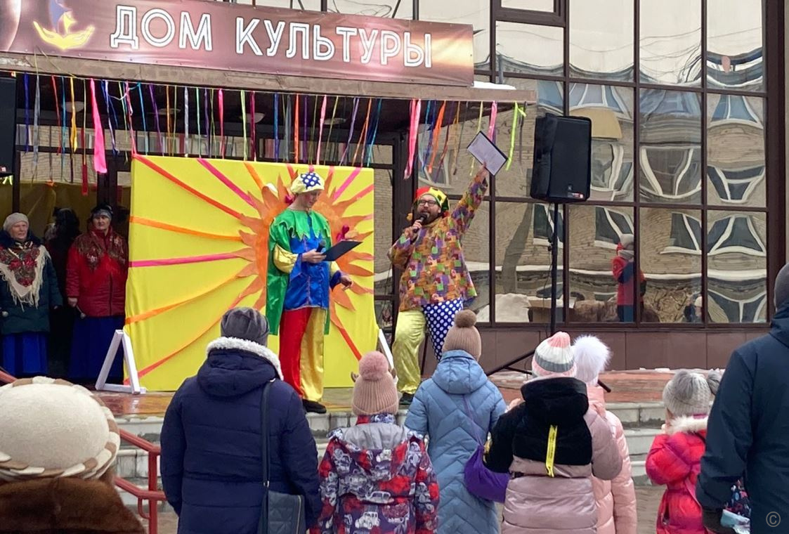 В Ленинском районе прошли первые масленичные гуляния БАРНАУЛ :: Официальный  сайт города