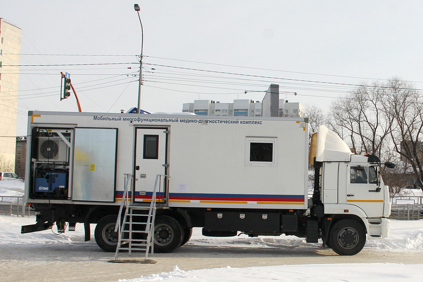 Жители и гости Барнаула могут поставить прививки от коронавируса в мобильных медицинских комплексах