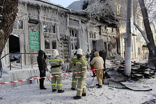 Курсанты БЮИ и предприятия района помогают устранять последствия пожара в историческом здании на ул. Ползунова