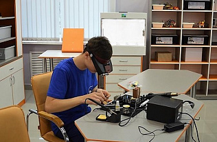Барнаульская школа №53 получила федеральный грант в 2,65 миллиона рублей на развитие инженерно-технологического центра
