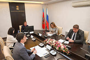 Глава города Вячеслав Франк провел оперативное аппаратное совещание