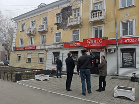 При обрушении части кирпичной кладки дома №131 по пр-кту Ленина никто не пострадал 