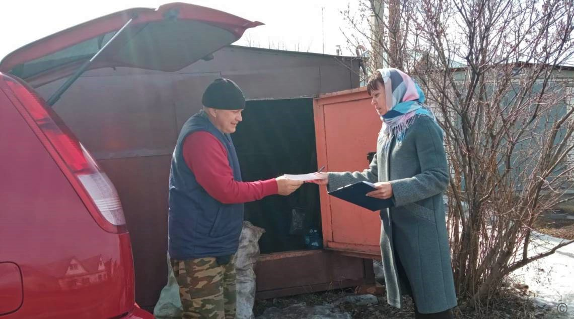 Жителям пригорода Ленинского района помогают оформить компенсацию за услуги водоканала