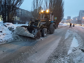 Дорожная служба проводит прометание  и противогололедную обработку   тротуаров