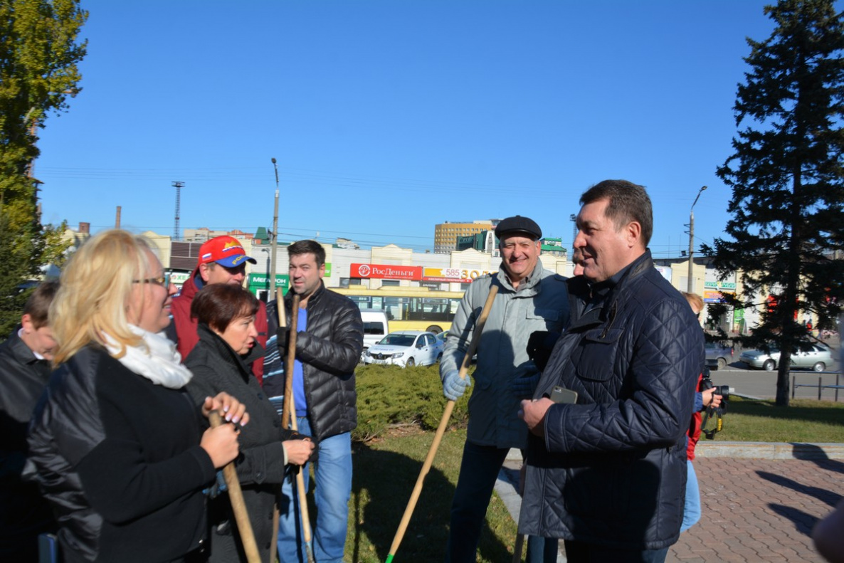 В городе проходит осенний субботник БАРНАУЛ :: Официальный сайт города