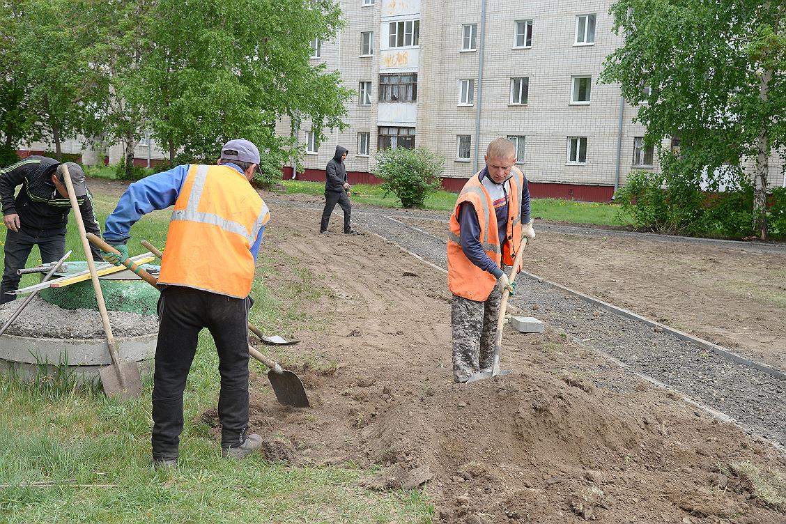 В Барнауле продолжаются работы по благоустройству дворовых территорий в  рамках нацпроекта «Жилье и городская среда» БАРНАУЛ :: Официальный сайт  города