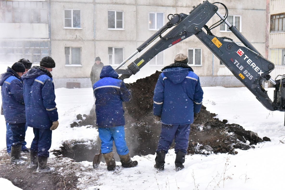 В барнаульском поселке Южный устраняют коммунальную аварию БАРНАУЛ ::  Официальный сайт города