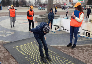 ГТО, корнхолл и дженга: как барнаульцы отметили День здоровья