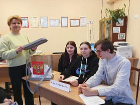 В Барнауле продолжаются мероприятия в рамках Месячника молодого избирателя