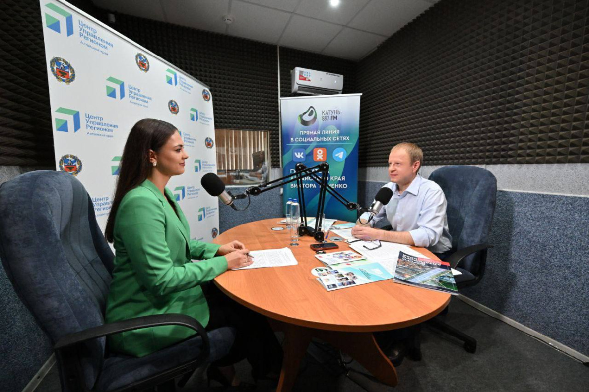 Глава Барнаула Вячеслав Франк дал ряд поручений органам местного самоуправления по итогам прямой линии Губернатора края Виктор Томенко