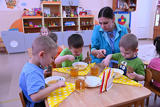 В Барнауле прошел общественный контроль за качеством питания в детском саду № 182