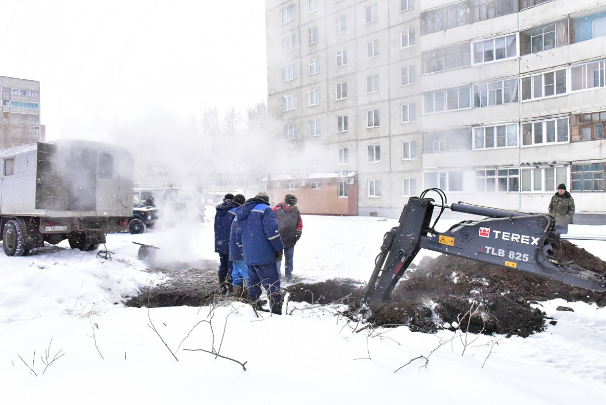 В барнаульском поселке Южный устраняют коммунальную аварию БАРНАУЛ ::  Официальный сайт города