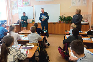 Ученикам школы №70 Барнаула напомнили правила безопасного поведения у водоёмов осенью и зимой