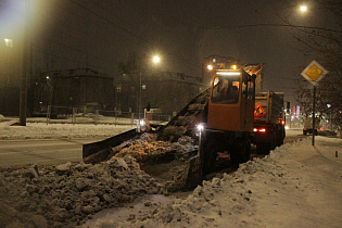 В ночь на 30 ноября на дорогах Барнаула будут работать 102 единицы снегоуборочной техники