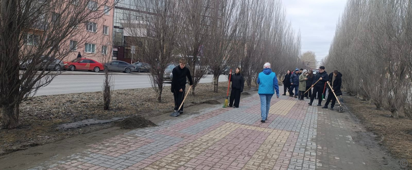 Студенты кооперативного техникума приняли участие в месячнике санитарной  очистки БАРНАУЛ :: Официальный сайт города