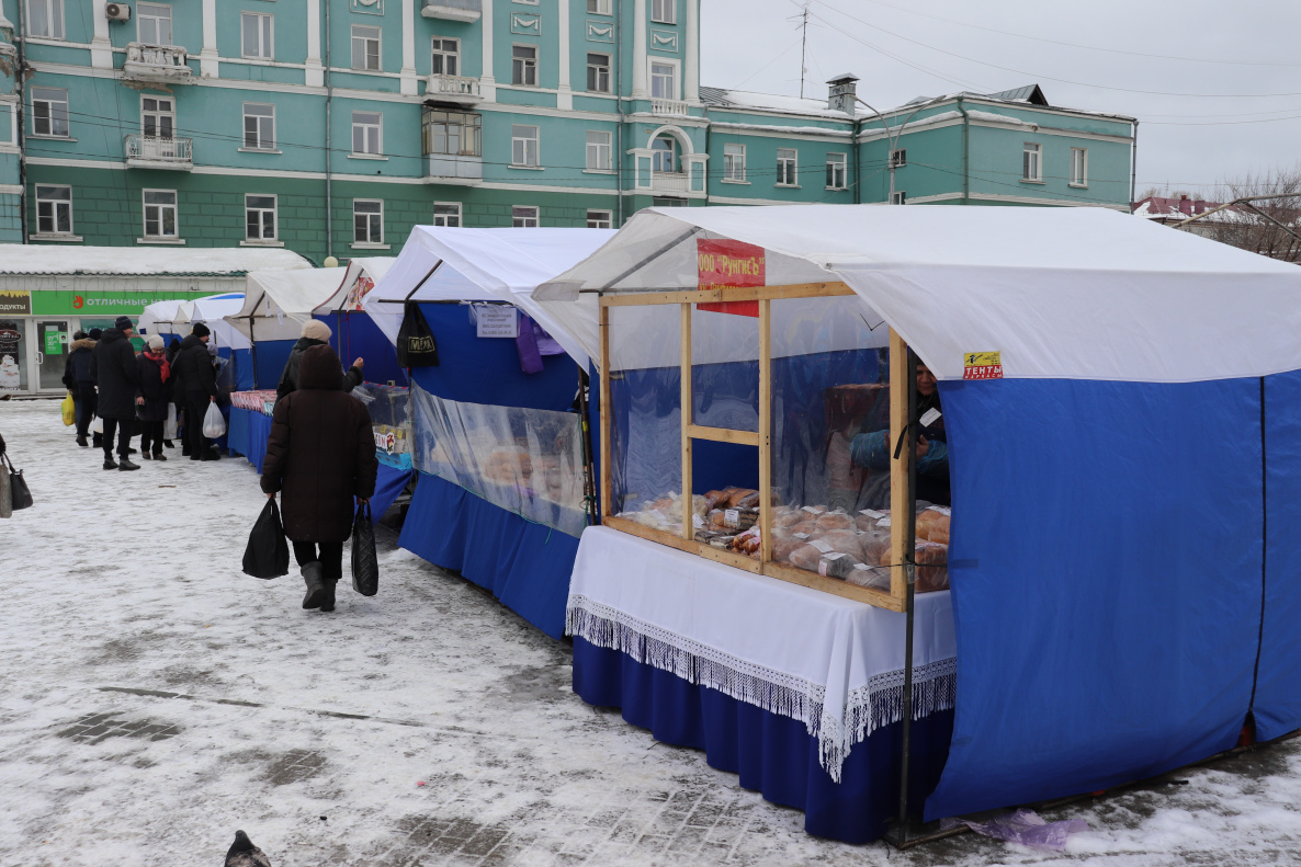 В Железнодорожном районе прошла первая в 2022 году продовольственная ярмарка  входного дня БАРНАУЛ :: Официальный сайт города