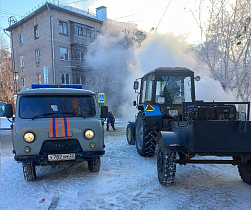 СГК устраняет повреждение теплосети на улице Титова 