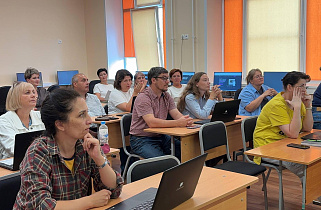 Для барнаульских педагогов провели обучающий семинар по использованию современных технологий