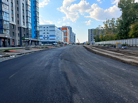 На улице 280-летия Барнаула приступили к укладке нижнего слоя асфальта