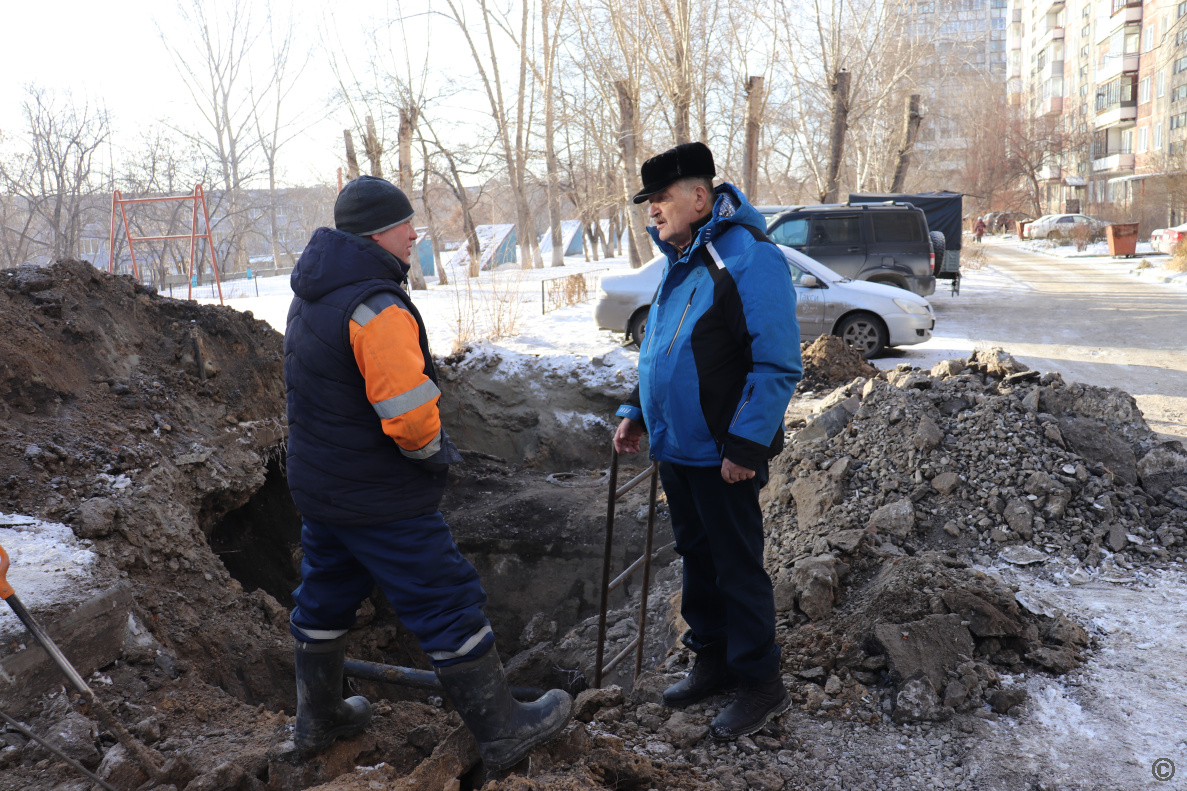 В Железнодорожном районе Барнаула устраняют повреждение на водопроводной  сети по улице Северо-Западной | 03.12.2022 | Барнаул - БезФормата