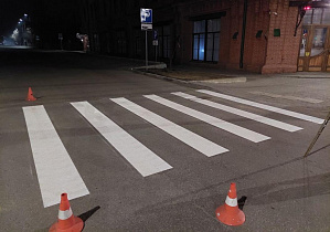 В Барнауле продолжаются работы по обновлению дорожной разметки