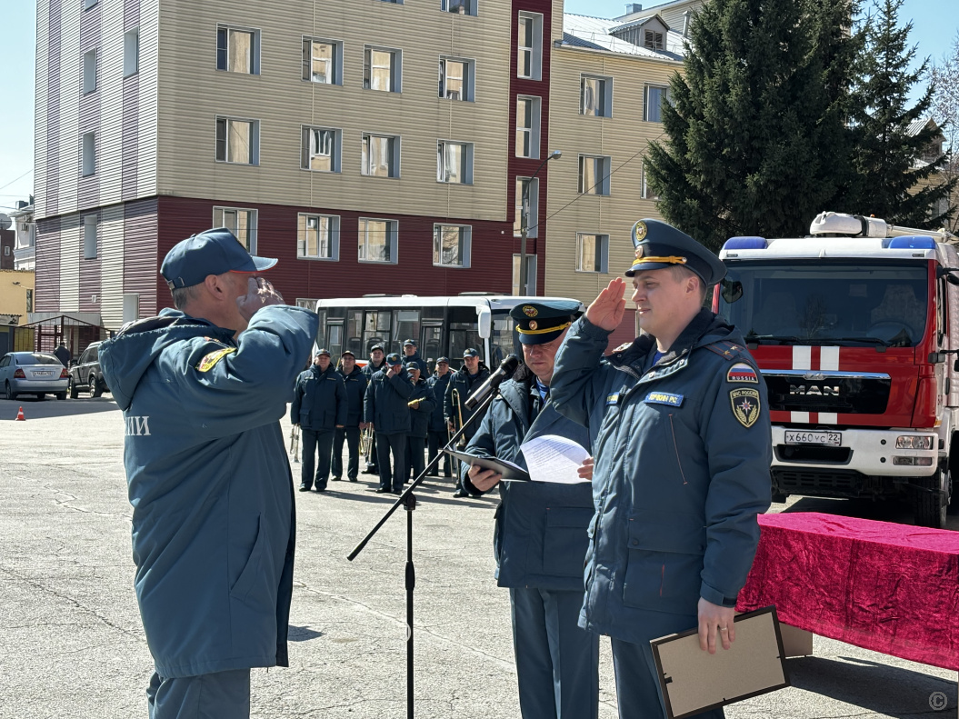 Спасателей Барнаула наградили в преддверии Дня пожарной охраны | 27.04.2024  | Барнаул - БезФормата