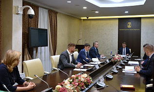 Глава города Вячеслав Франк провел оперативные совещания с заместителями и главами районных администраций
