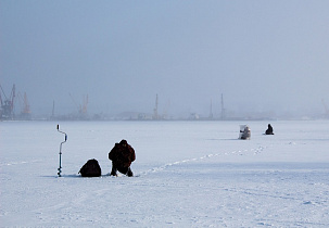 Барнаульцев призывают не выходить на тонкий лед