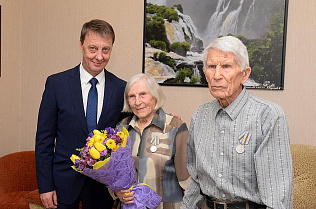 Глава Барнаула Вячеслав Франк вручил ветеранам юбилейные медали в честь 75-летия Победы