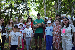 Юные танцоры  и исполнители из Донбасса посетили планетарий, зоопарк и музей «Город» в Барнауле