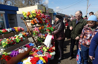 На каком транспорте барнаульцы смогут бесплатно добраться до городских кладбищ в Родительский день