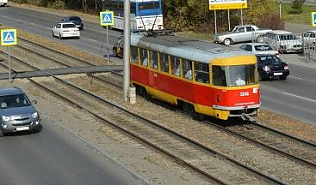 В Барнауле на улице Аносова на 10 дней ограничат движение транспорта через трамвайный переезд (обновлено)