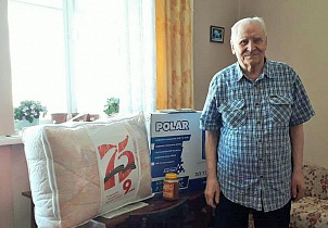 В Барнауле вручают подарки ветеранам Великой Отечественной войны