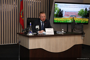 Виктор Томенко поручил главам городов и районов Алтайского края повысить оперативность оказания медицинской помощи