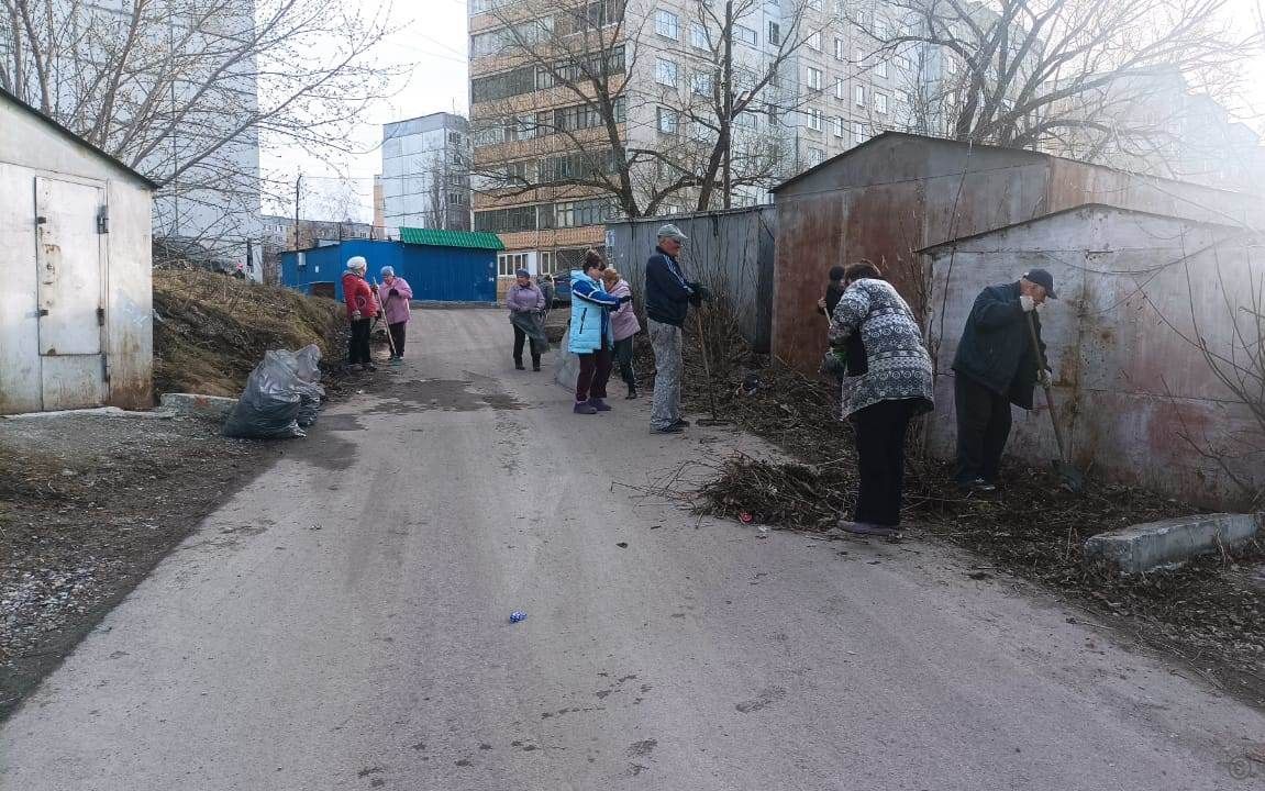 В акциях в рамках месячника санитарной очистки в Ленинском районе участвуют  студенты, школьники, жители | 23.04.2024 | Барнаул - БезФормата