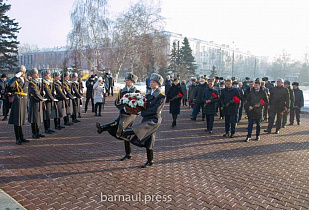 В Барнауле почтили память защитников Сталинграда