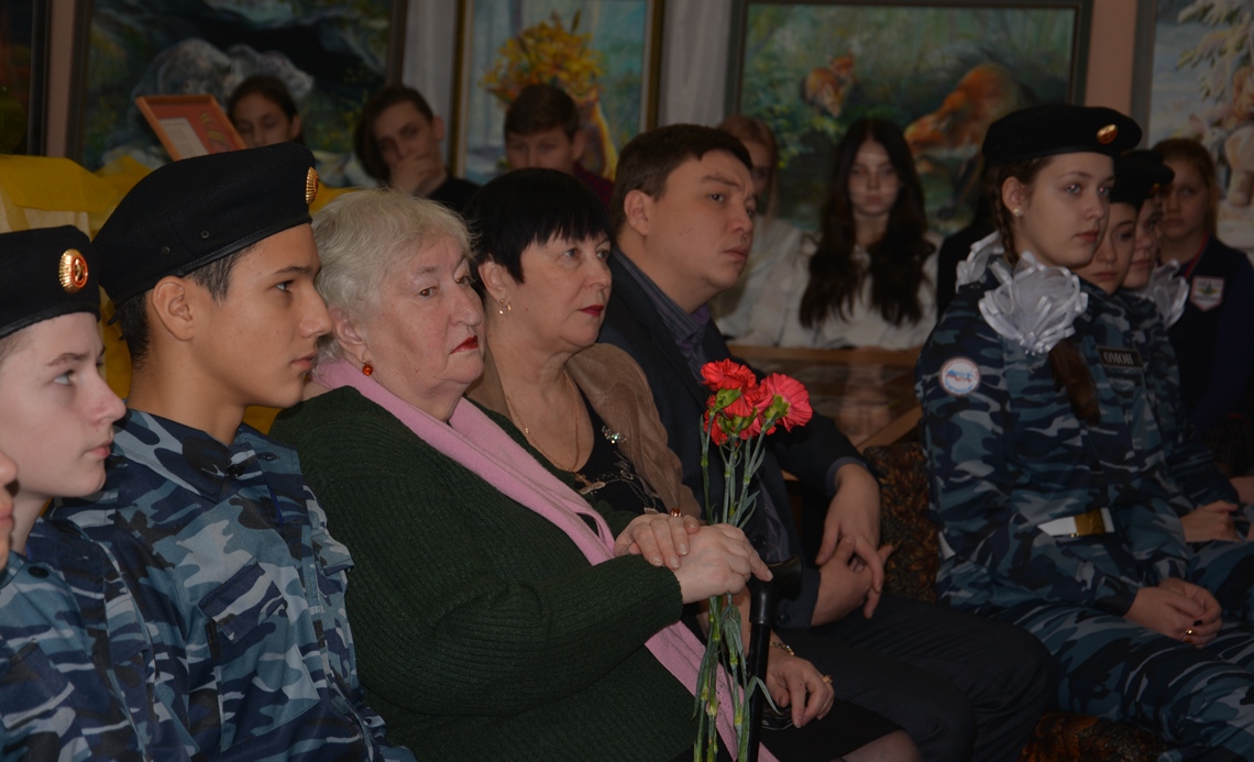 Барнаул школа 113 прокудина ксения михайловна фото Учащиеся и коллеги почтили память выпускника школы № 113 Евгения Тромбы БАРНАУЛ 