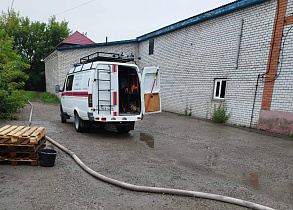 Городские службы устраняют последствия непогоды в Барнауле 