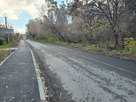 В Барнауле возле реабилитационного центра «Журавлики» обустроен новый тротуар 
