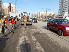 МБУ «Автодорстрой» приводит в порядок остановки и ограждения