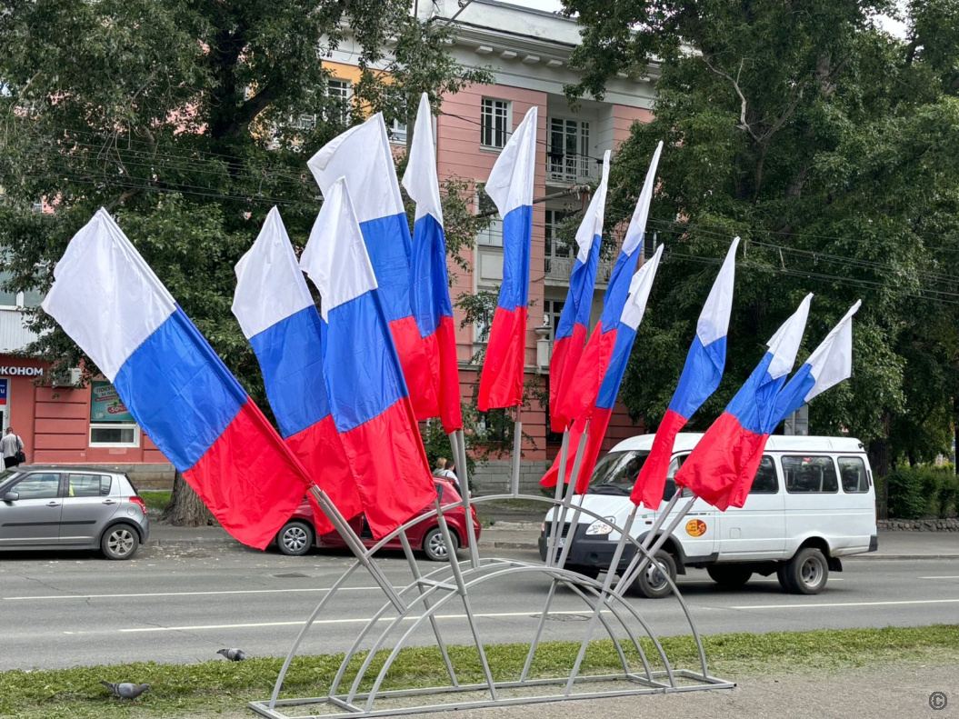 Центральный район Барнаула украсили ко Дню России | 11.06.2024 | Барнаул -  БезФормата